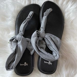 Sanuk Women’s Yoga Gray Sandals Size 9